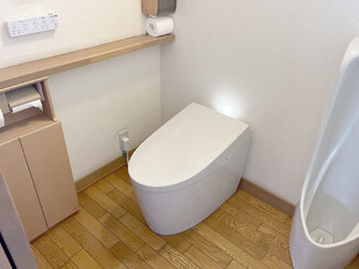 トイレリフォーム 不具合が解消された、使いやすいタンクレストイレ
