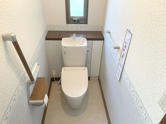 トイレリフォーム 水漏れを解消！便利なリモコン洗浄を備えたトイレ